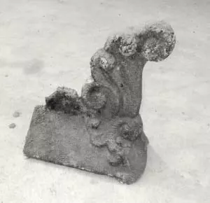 cement rooster comb